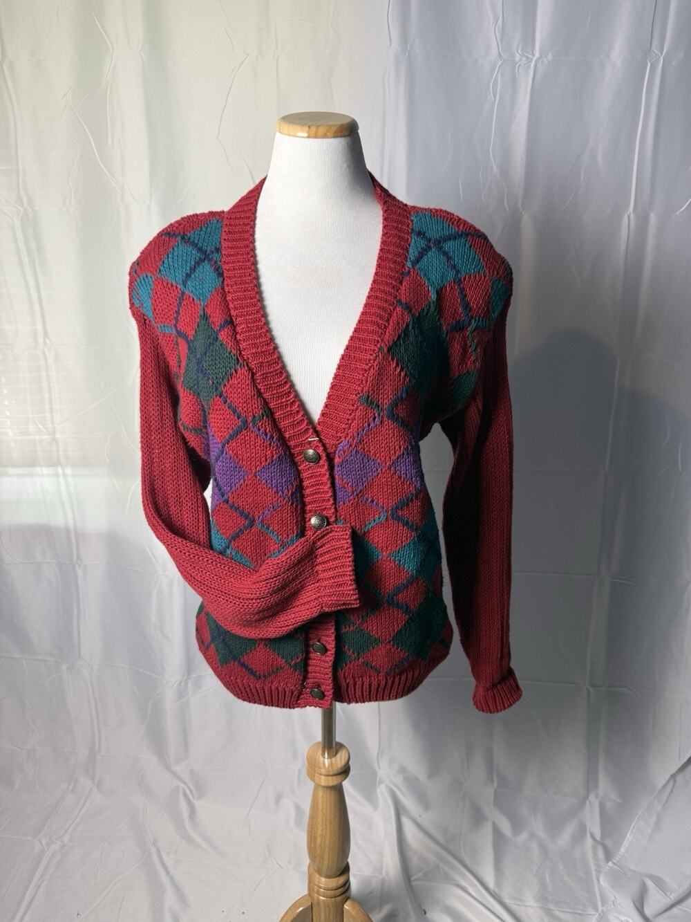 590-IVY wear Women's Red Argyle Knit V-Neck Button-Front Cardigan Sweater Sz S